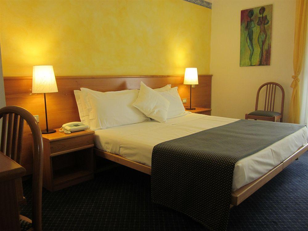 Hotel Marina ตอร์รีเดลเบนาโก ภายนอก รูปภาพ